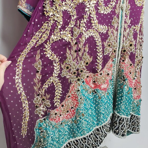 DESI SUIT Large  - DRESS - Pakistani Suit - Worn once - Picture 6 of 11